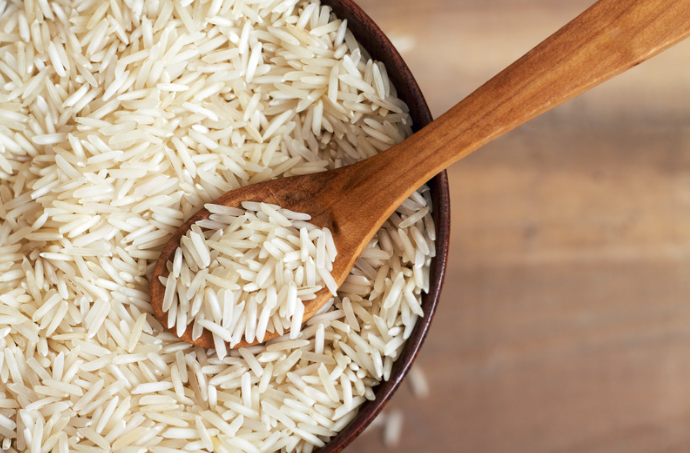 Peut-on manger du riz cru ?